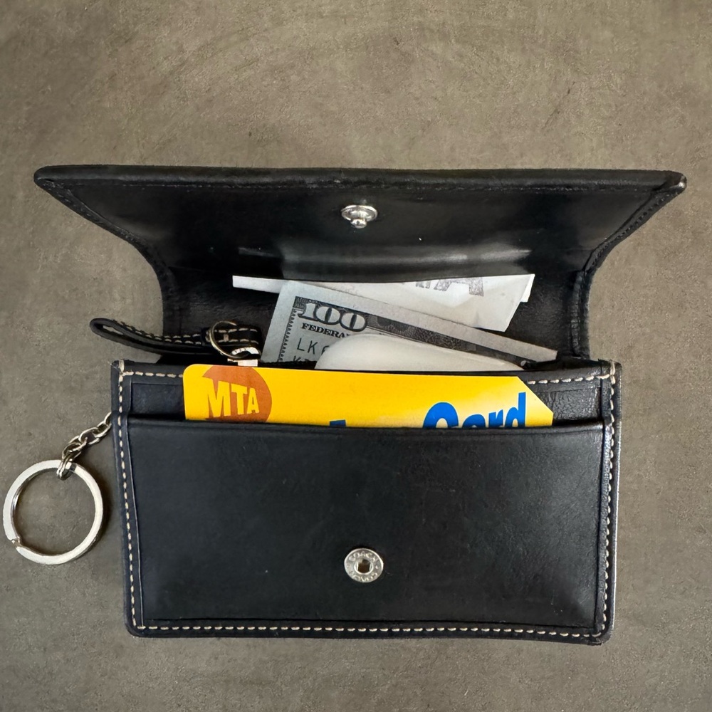 Vintage Coach Hamptons Black Leather Wallet w. White Stitching & Key Ring - Picture 4 of 16